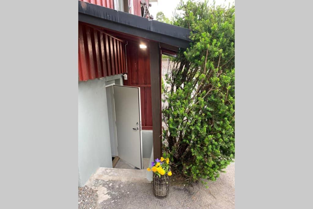 Nyrenoverat Kaellarlaegenhet Apartment Ljungskile Exterior photo